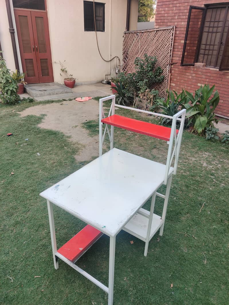 Computer gaming table 6