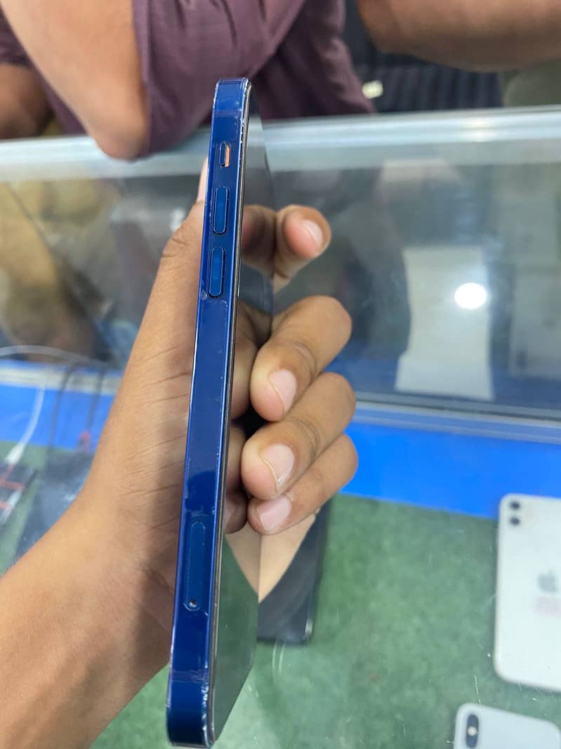 Apple iPhone 12 1