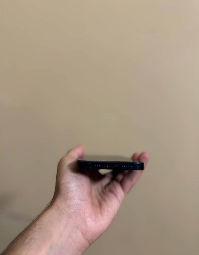 Apple iPhone 13 2