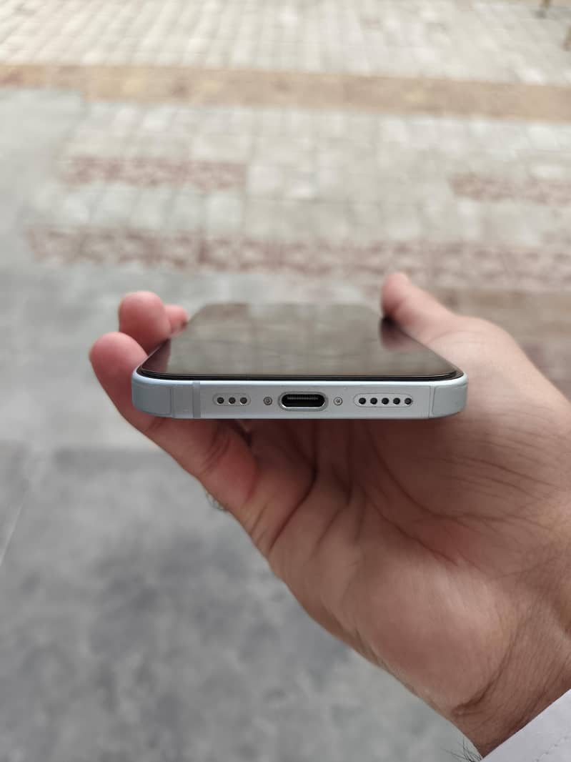 Apple iPhone 15 4