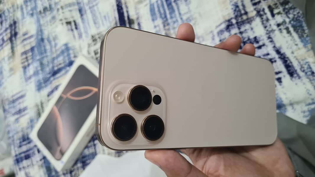 Apple iPhone 16 Pro Max 1