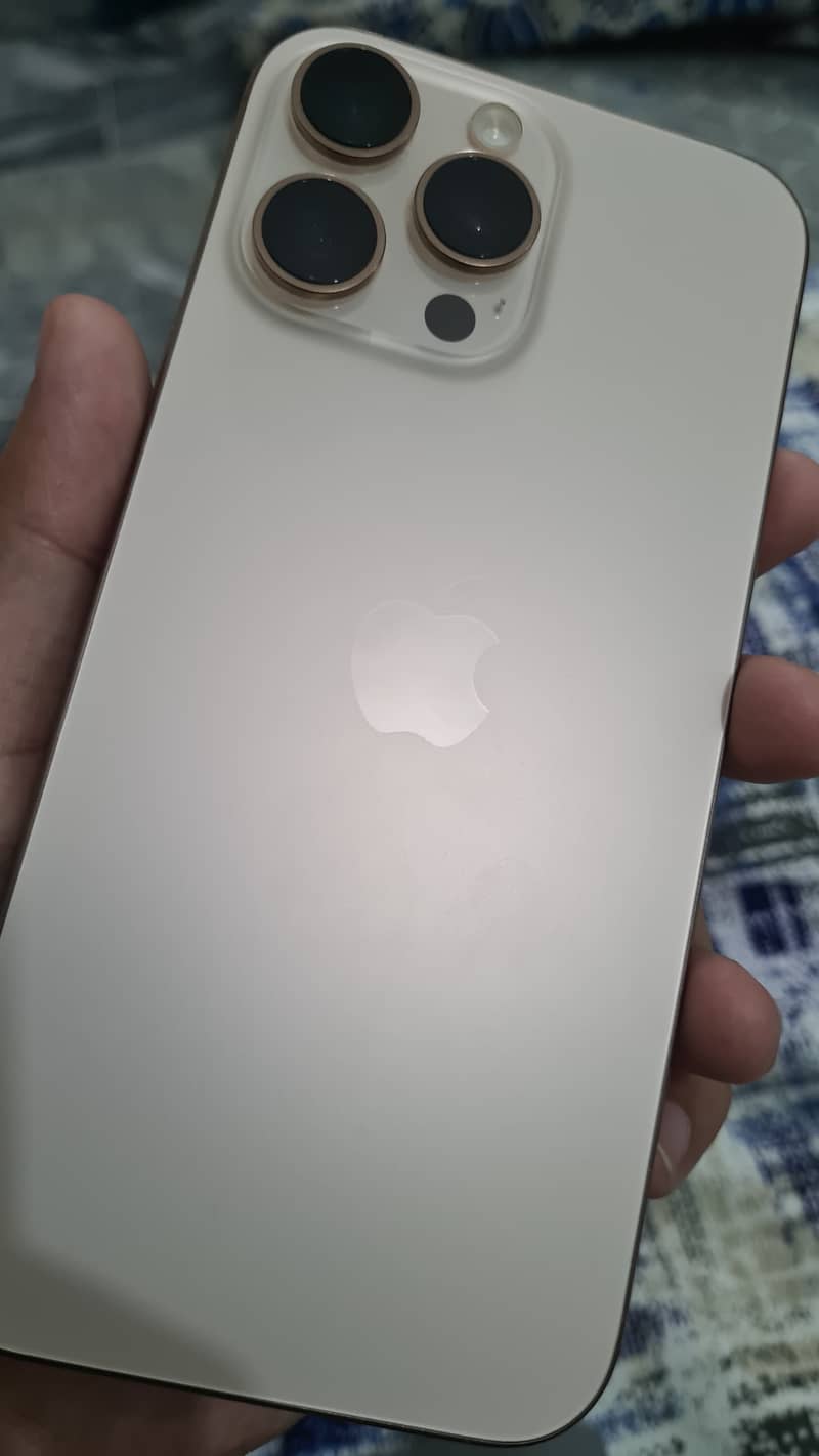 Apple iPhone 16 Pro Max 4