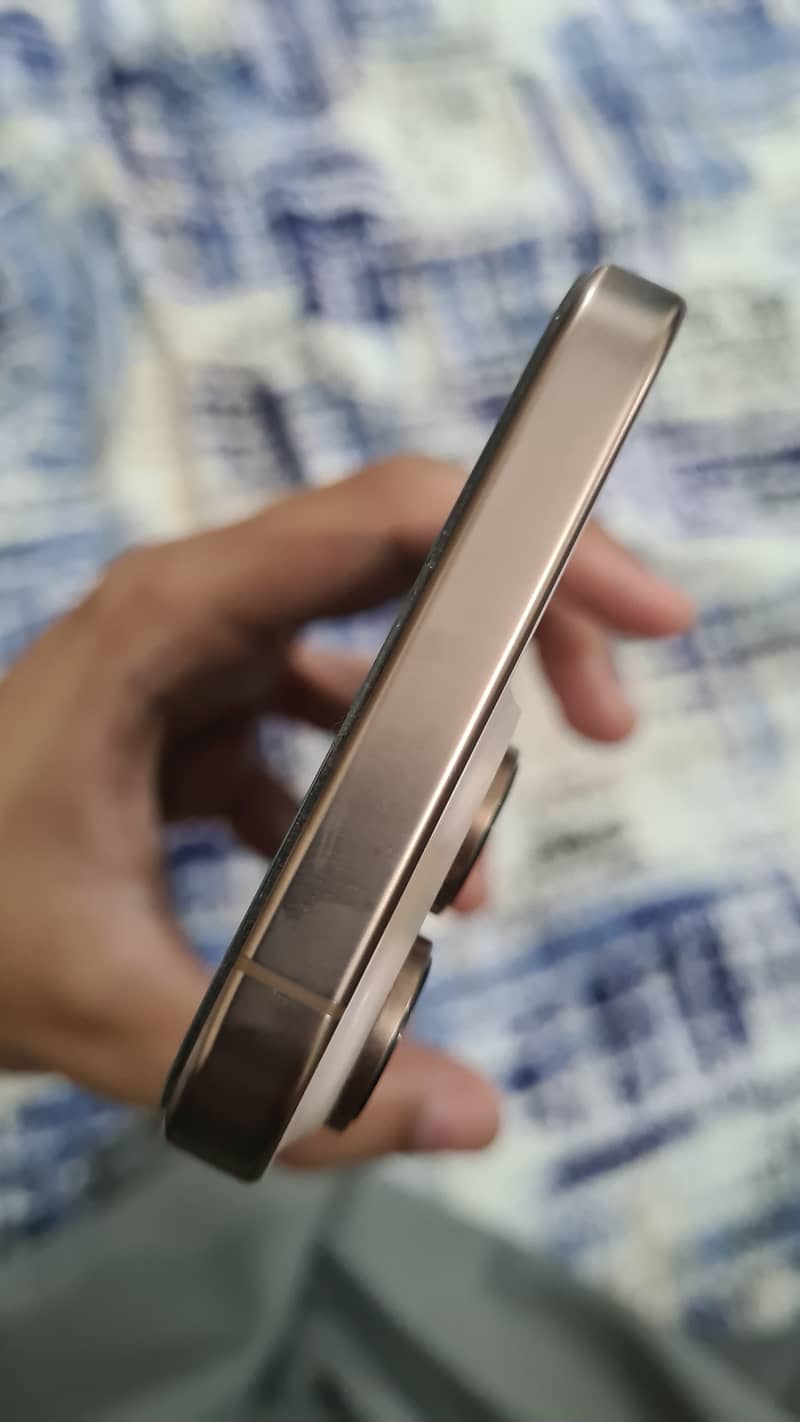 Apple iPhone 16 Pro Max 7