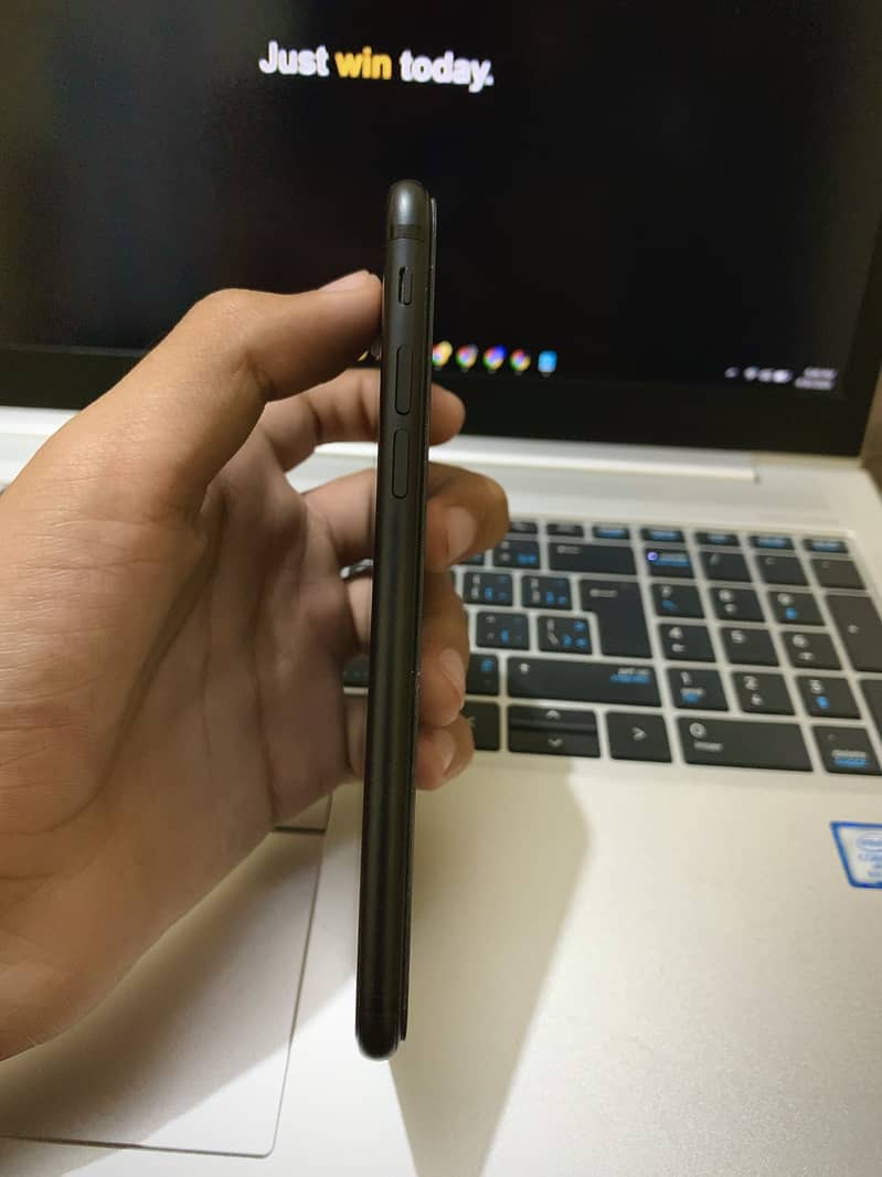 Apple iPhone 7 2