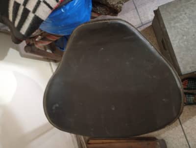 pedestal bar stool