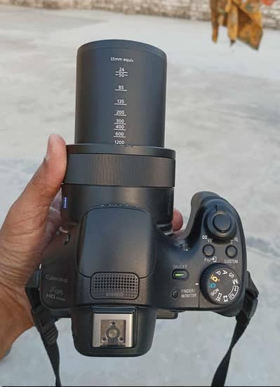Sony Cyber-Shot DSC - HX400V DSLR CAMERA