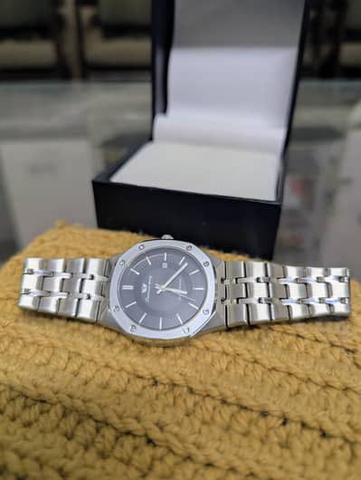 Stylish Success Way L265 Men's watch with date, water resistant.