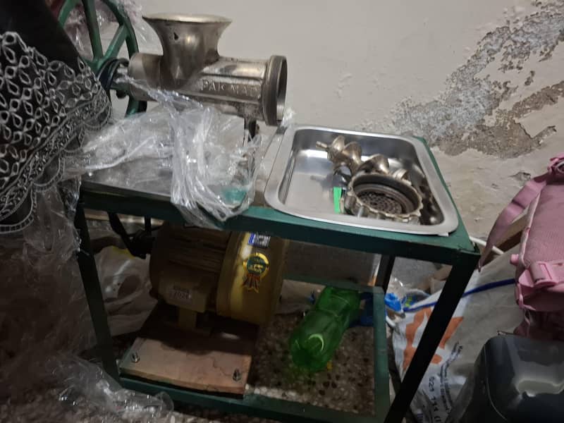 meat grinder 1