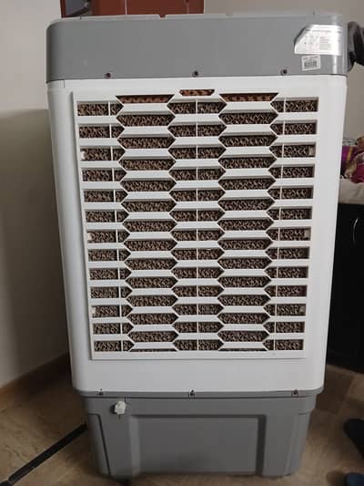 Canon air cooler for urgent sale very good condition only few months
