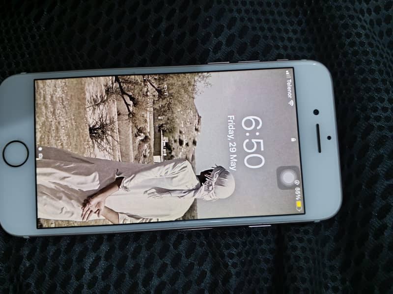 Apple iPhone 7 0