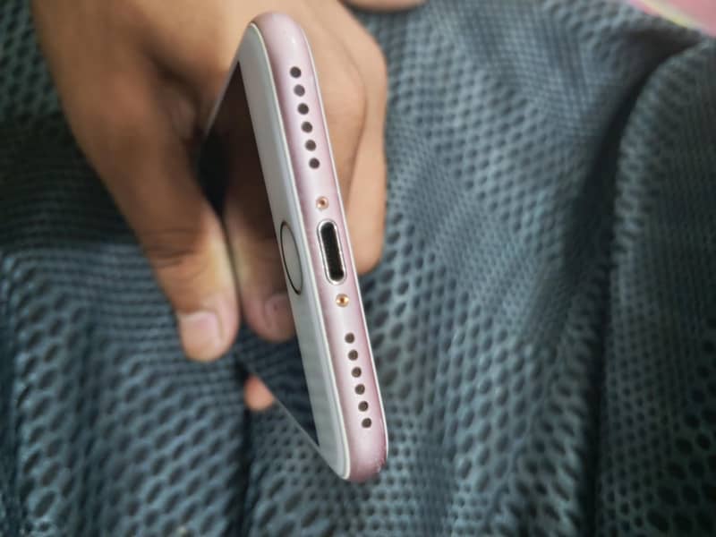 Apple iPhone 7 1