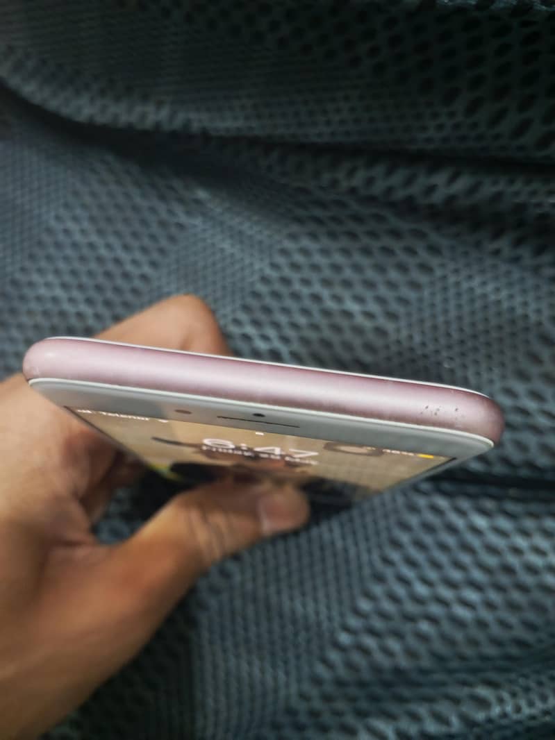 Apple iPhone 7 2