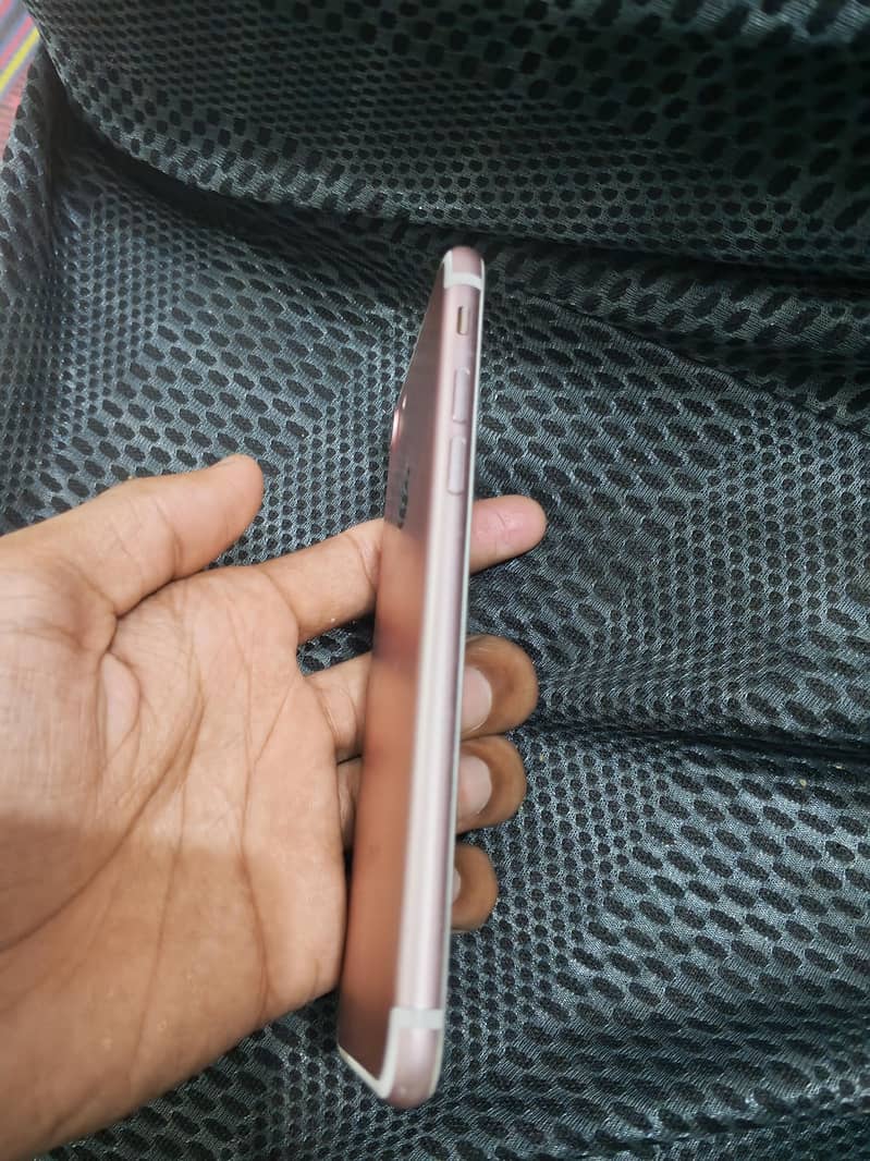 Apple iPhone 7 3