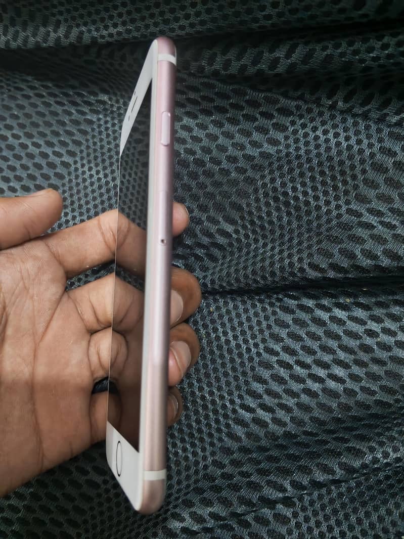 Apple iPhone 7 4