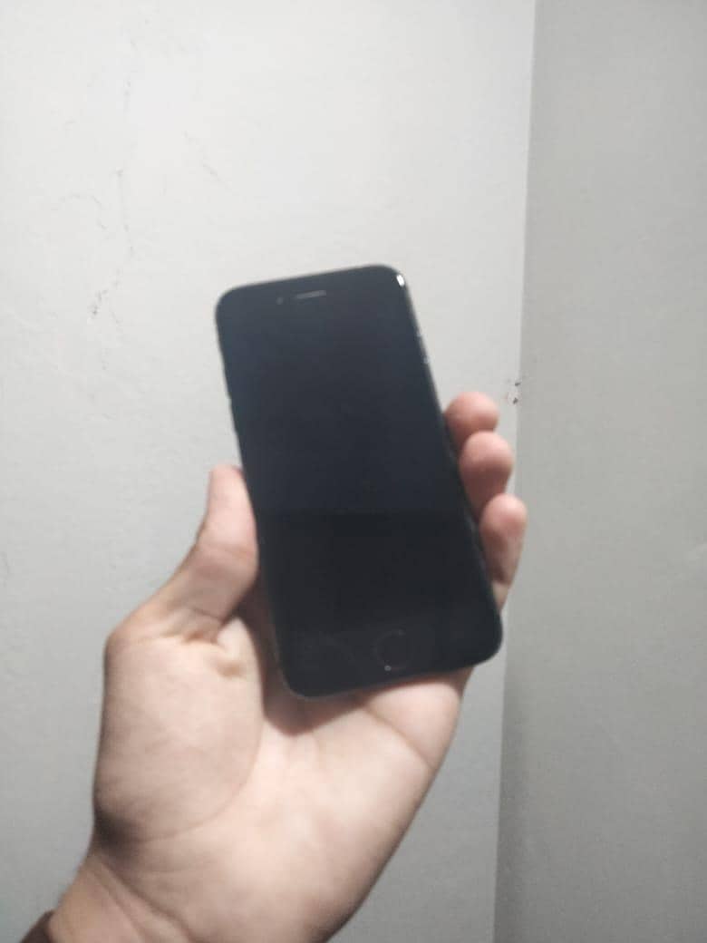 Apple iPhone 7 2