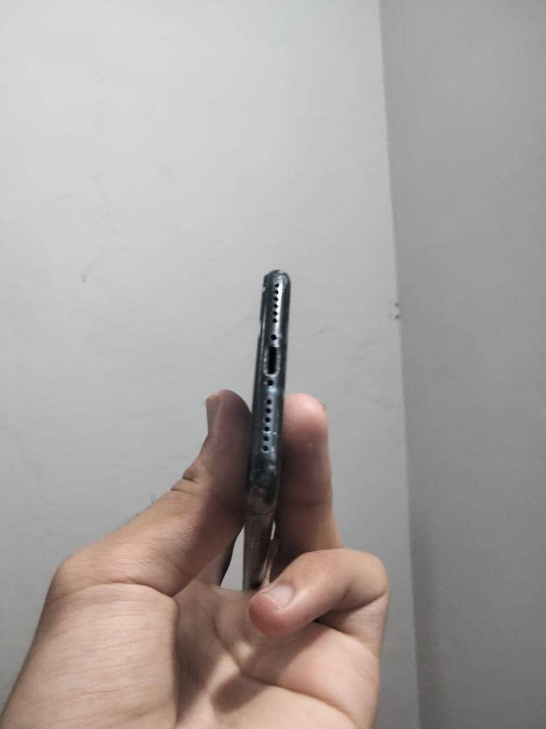 Apple iPhone 7 3