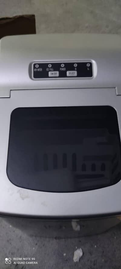 ICE MAKER