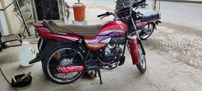 Honda pridor 2013 ( condition like new genuine)