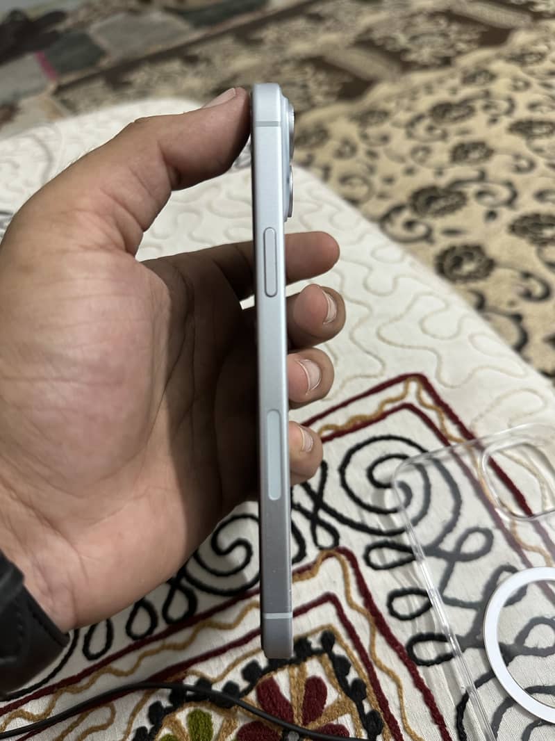 Apple iPhone 15 plus 4