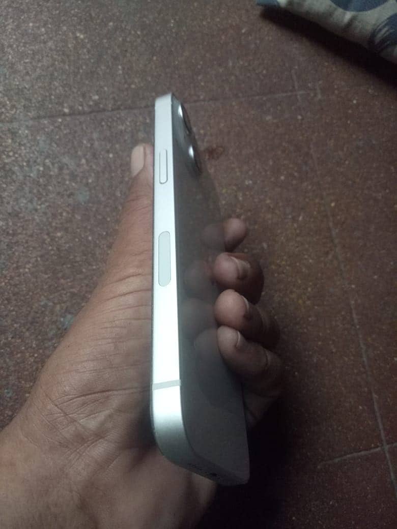 Apple iPhone 13 9