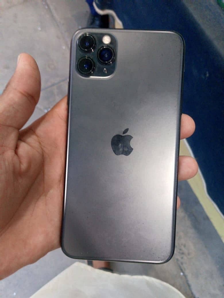 iPhone 11 Pro Max 2