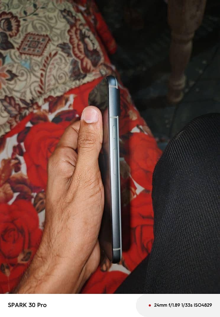 Google Pixel 8 4