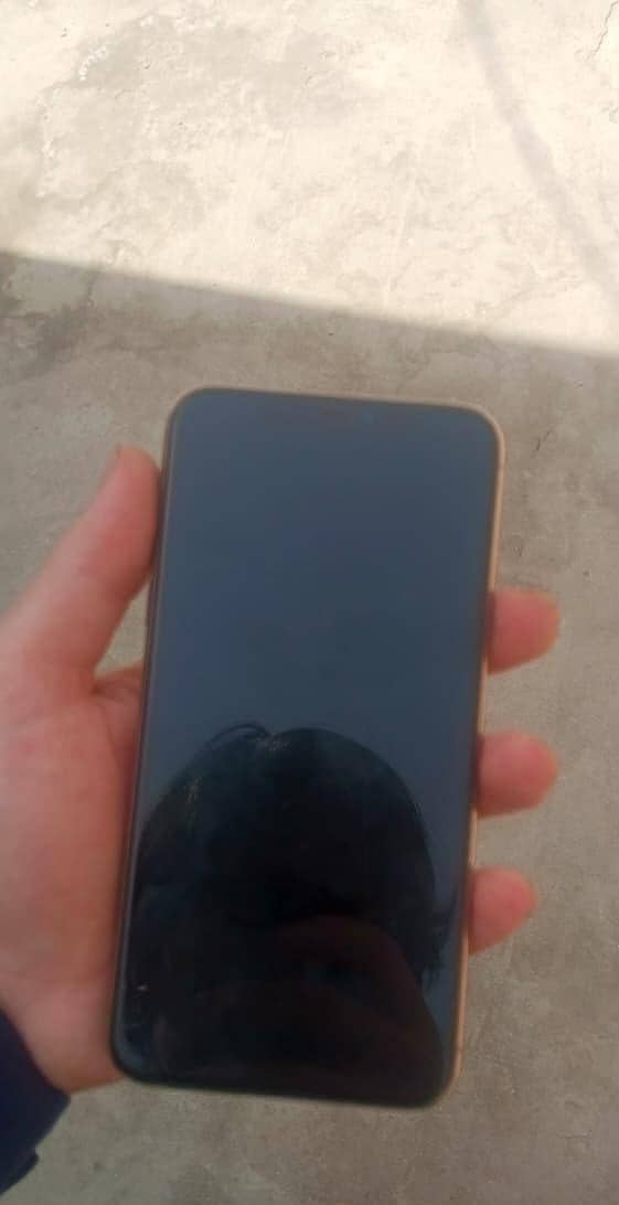 iPhone 11 Pro Max 4