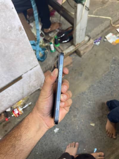 Apple iPhone 13