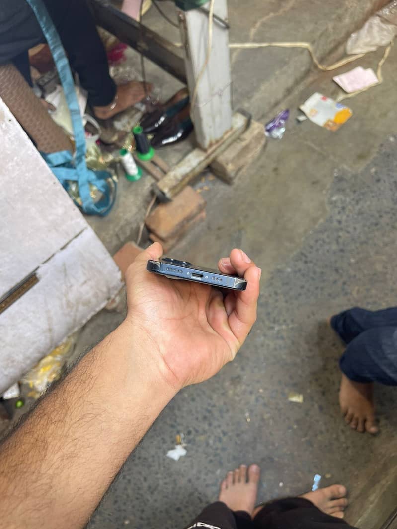 Apple iPhone 13 2