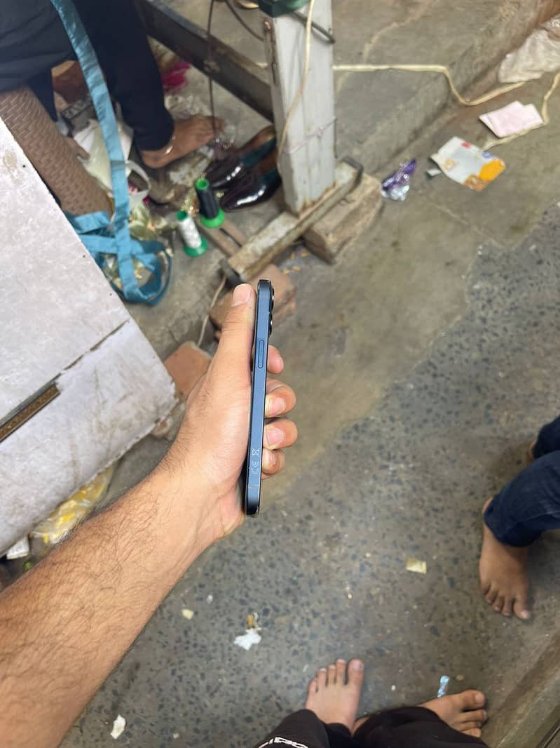 Apple iPhone 13 3