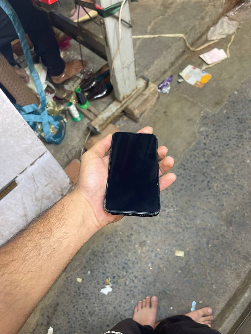 Apple iPhone 13 4