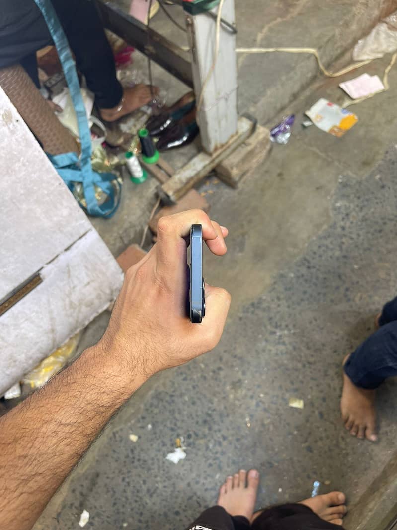 Apple iPhone 13 5
