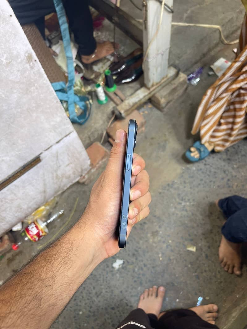 Apple iPhone 13 6