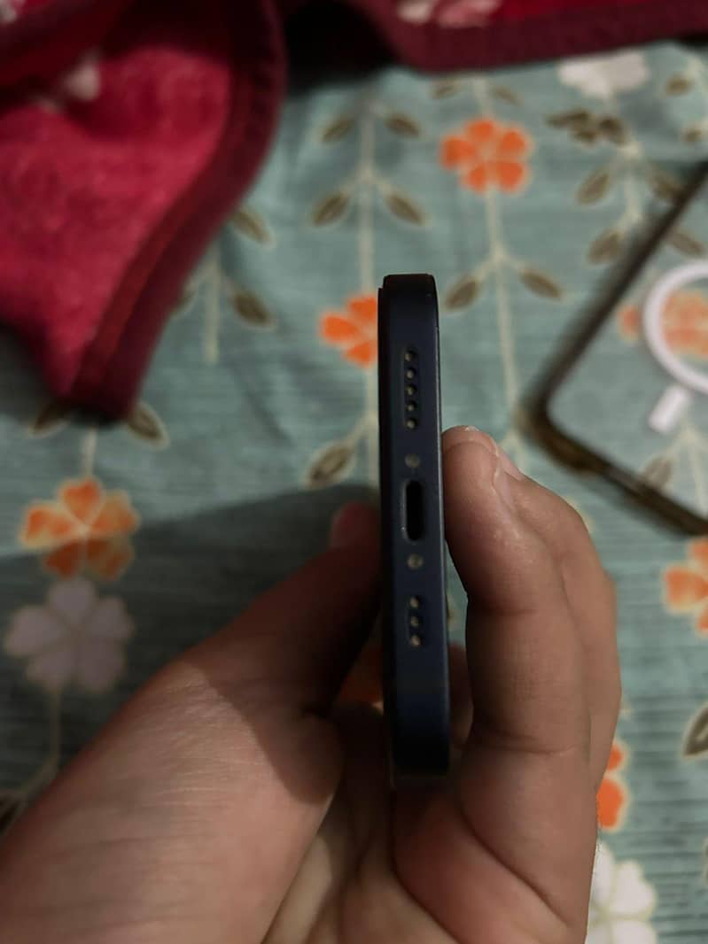 Apple iPhone 12 2