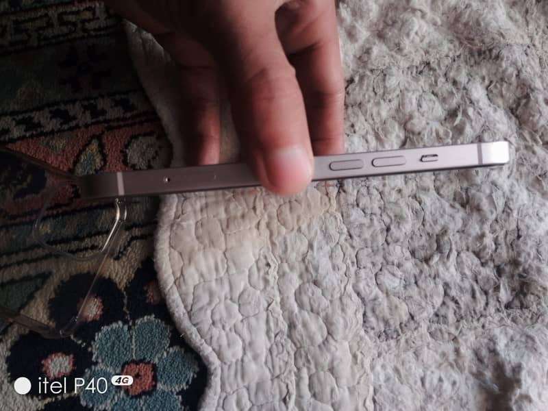 Apple iPhone 13 5