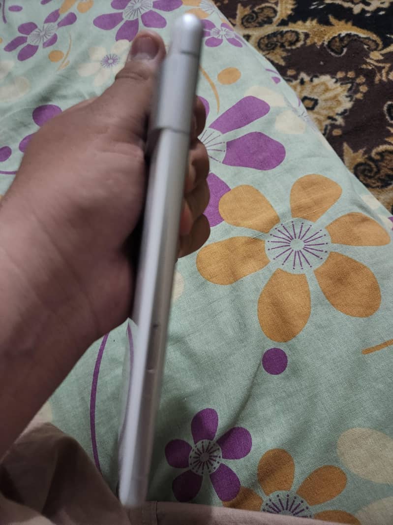 Google Pixel 7 4