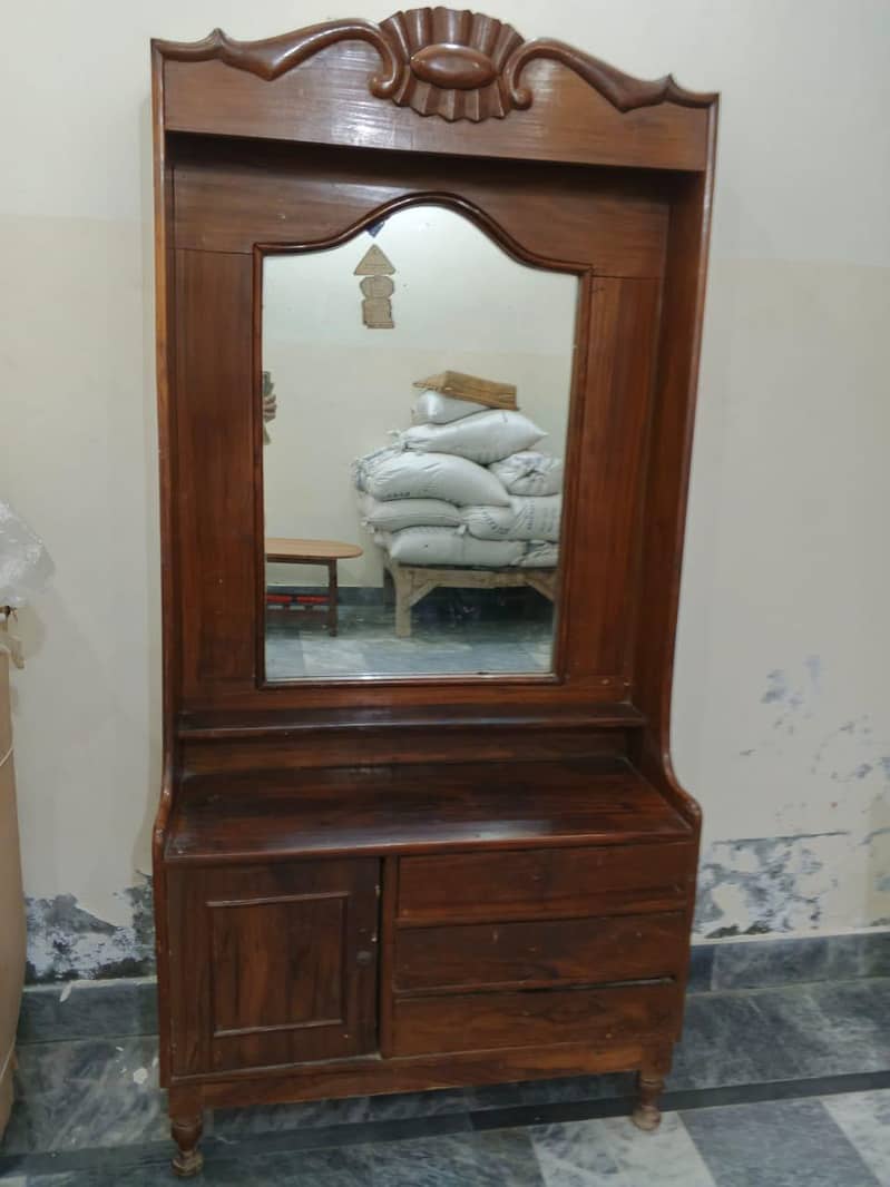 Dressing table 0