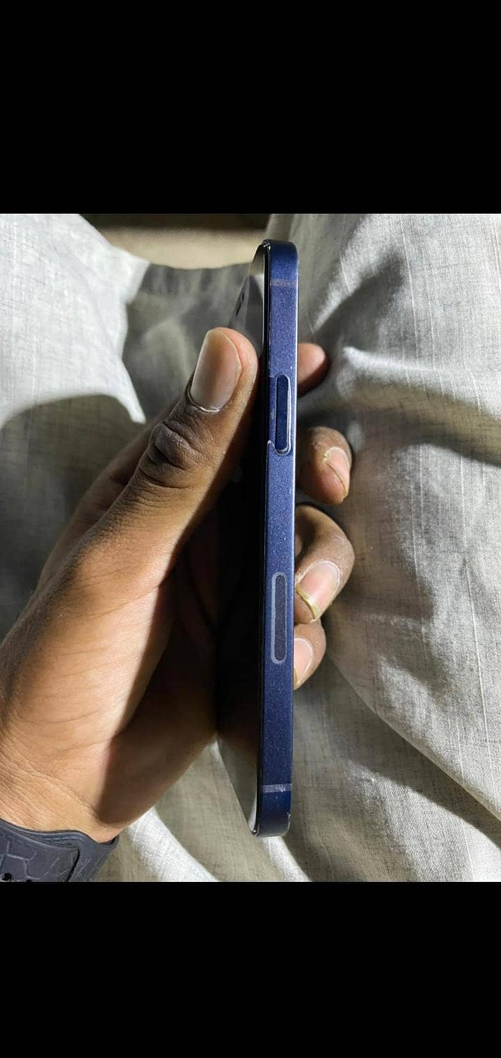 Apple iPhone 12 6