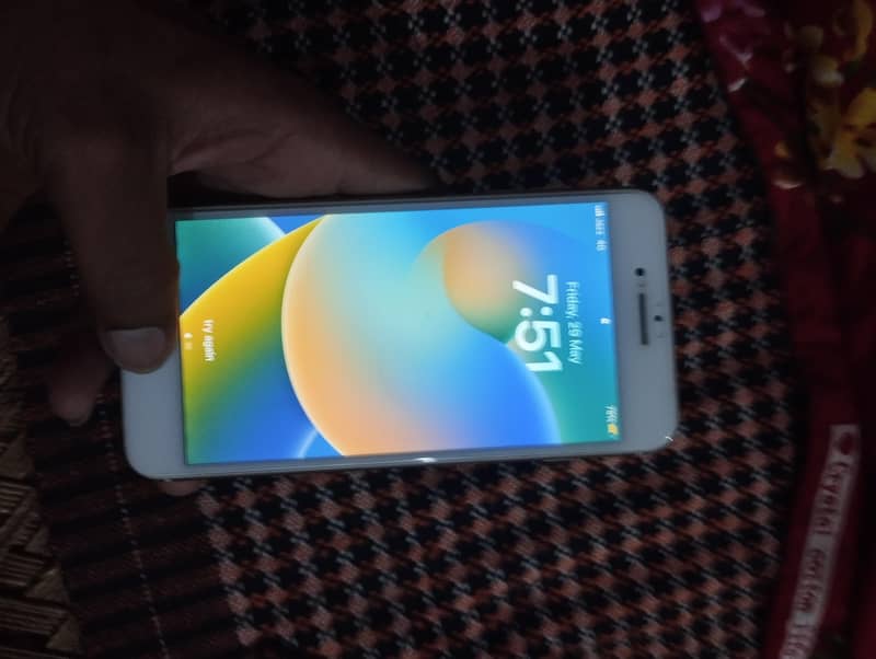 Apple iPhone 8 Plus 0