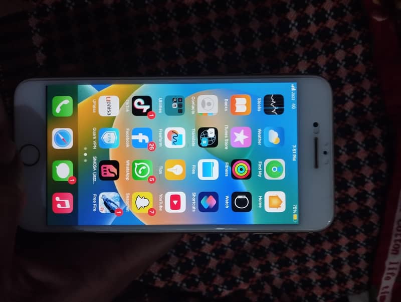 Apple iPhone 8 Plus 1