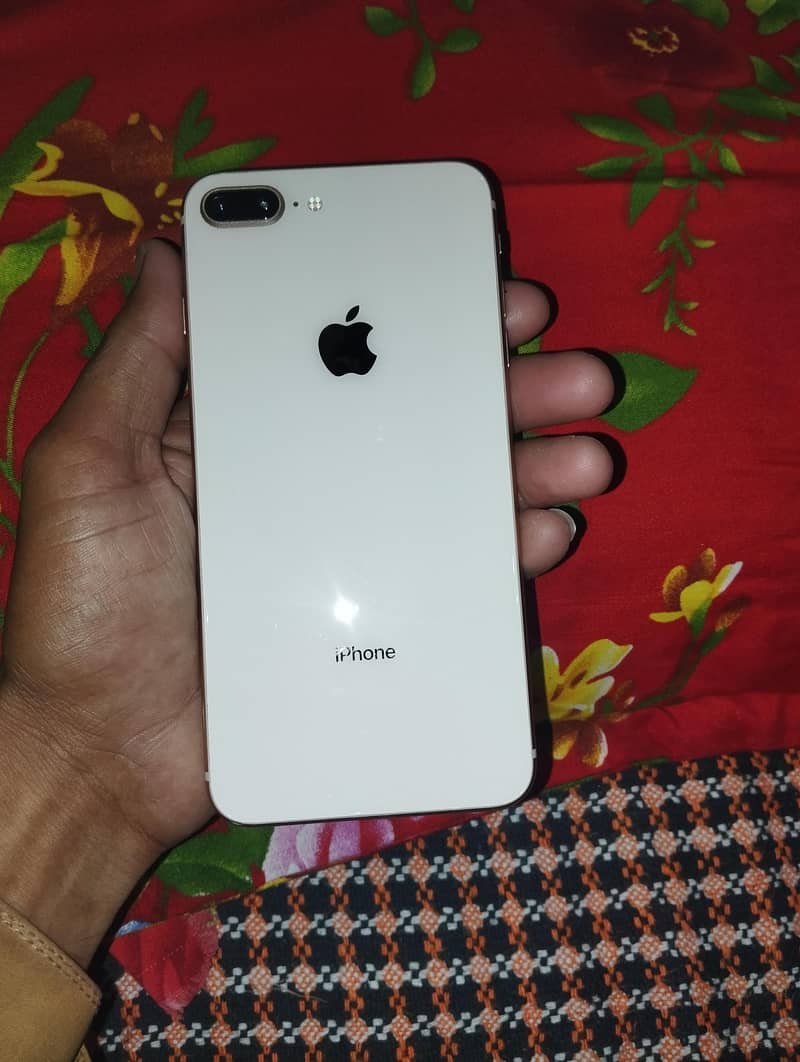 Apple iPhone 8 Plus 3