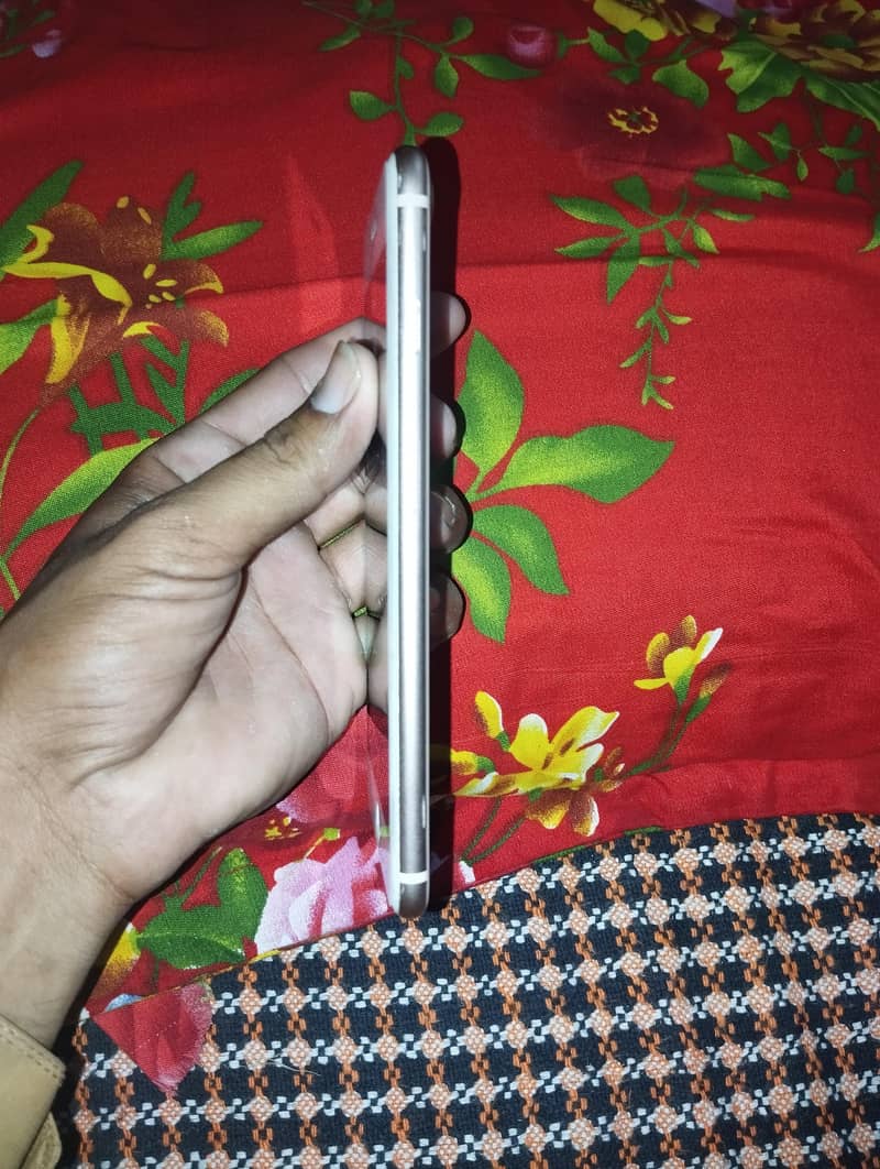 Apple iPhone 8 Plus 4