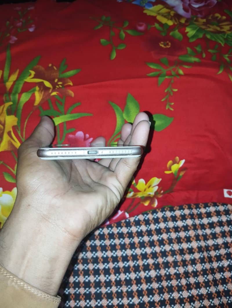 Apple iPhone 8 Plus 5