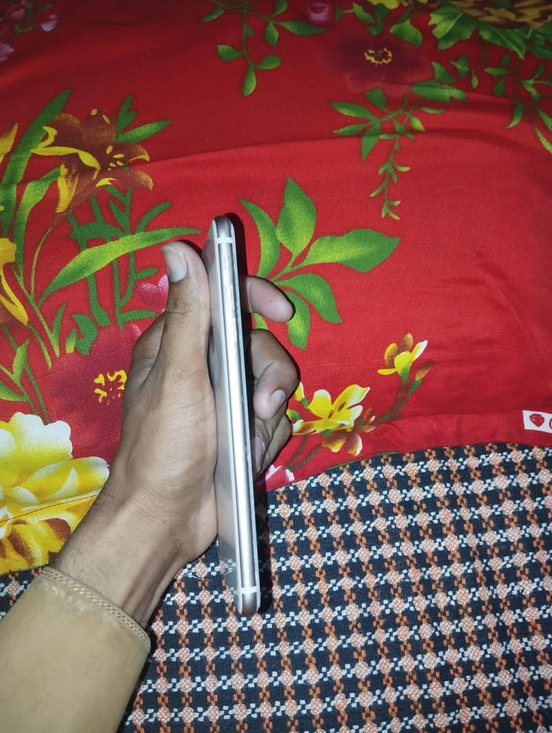 Apple iPhone 8 Plus 6