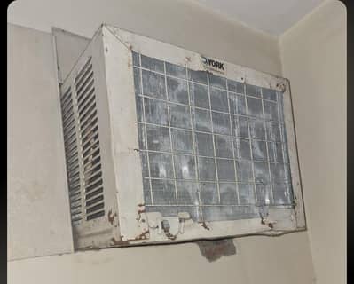 Window AC in working condition