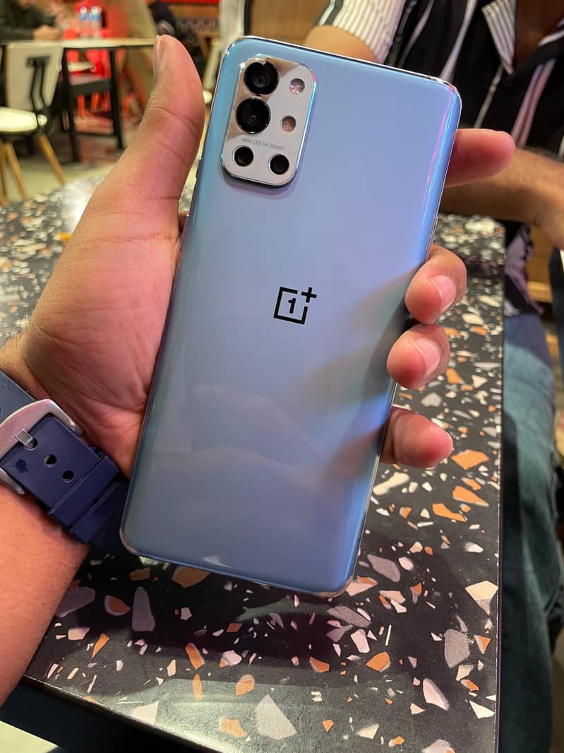 Oneplus 9R 1