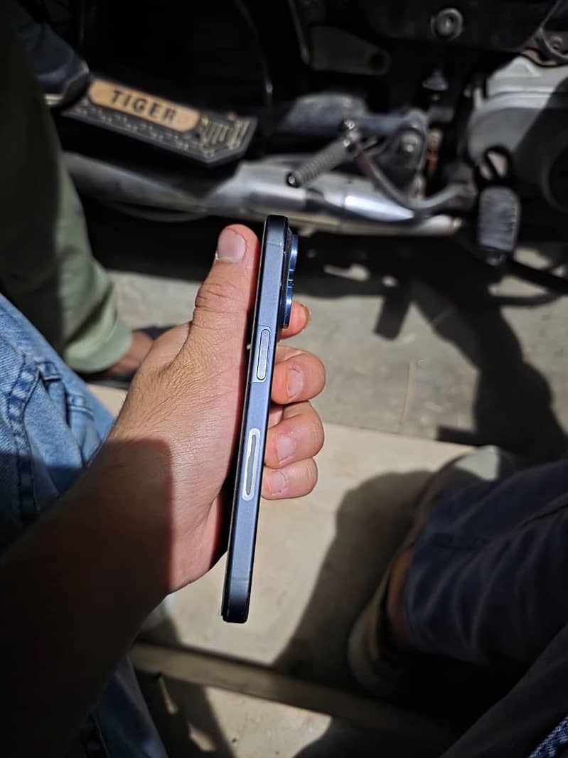 Apple iPhone 15 Pro 2