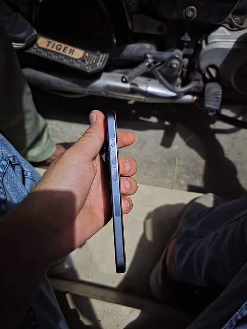 Apple iPhone 15 Pro 3