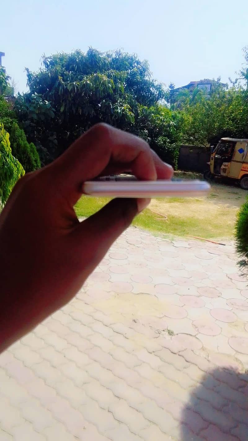 Apple iPhone 8 4