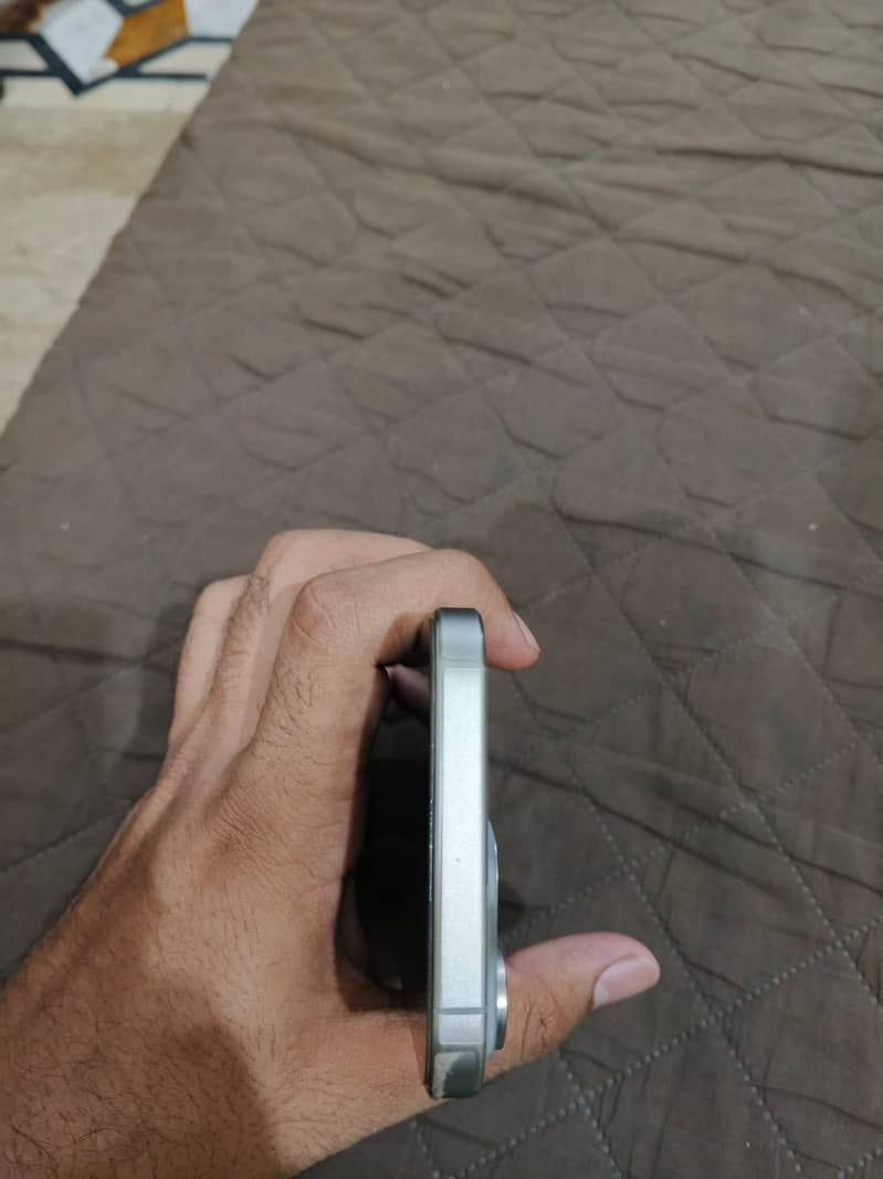 Iphone 15pro max 4